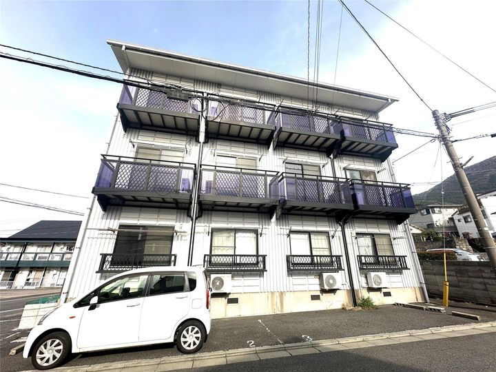 アベニール八幡 3階建