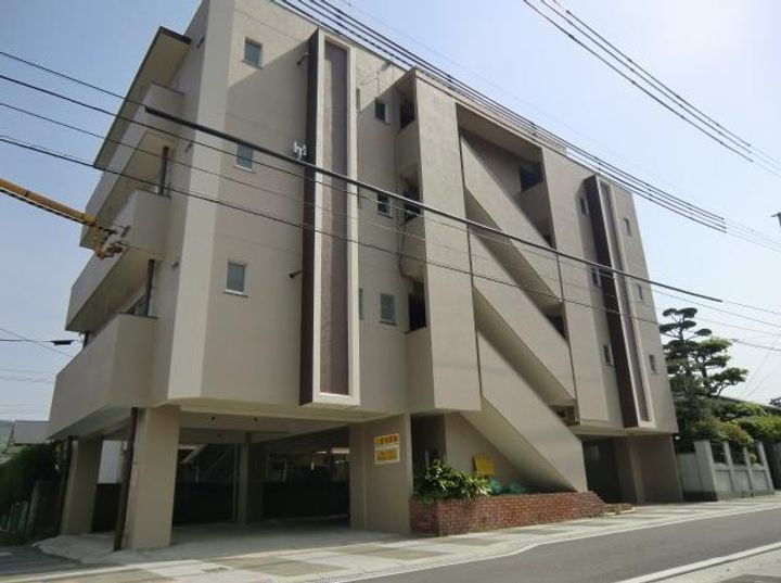 ＣＬＥＯ石坪 4階建