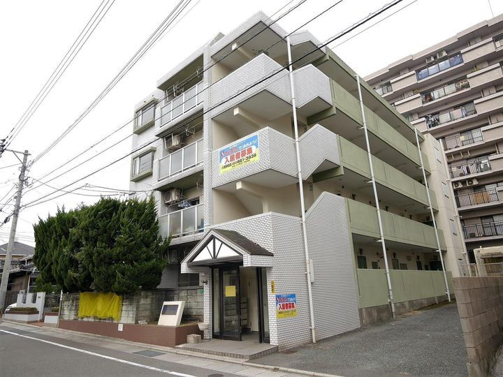 プレアール茶屋町 4階建