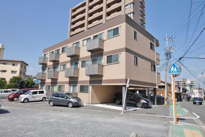 Ｃｕｒｕｍ　三ヶ森 3階建