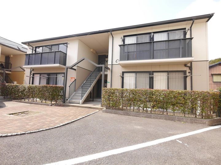 ヴィラ・サンロイヤルＣ 2階建