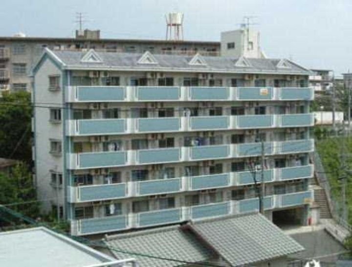 折尾自由ヶ丘センチュリー２１　３１１ 5階建