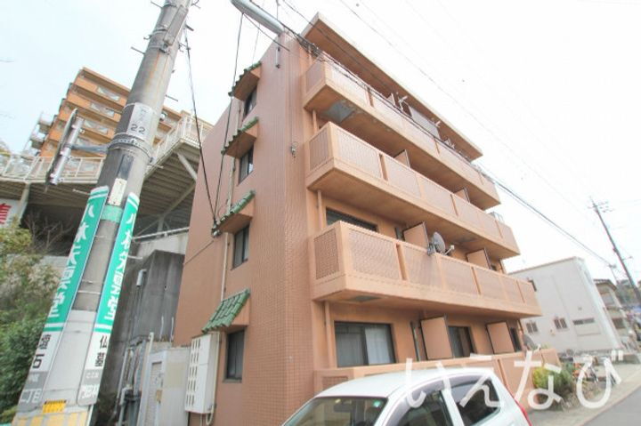 岡山県岡山市中区門田本町２丁目 4階建 築26年10ヶ月