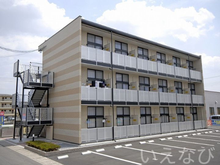 岡山県岡山市北区今８丁目 3階建 築18年2ヶ月