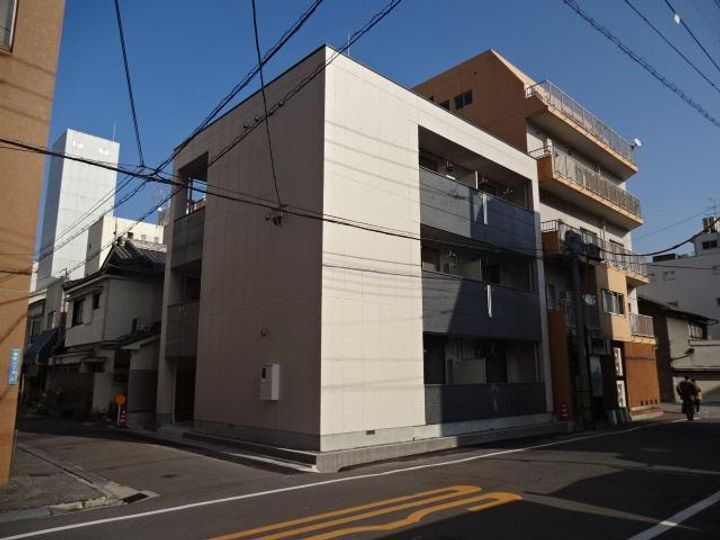 岡山県岡山市北区柳町１丁目 3階建