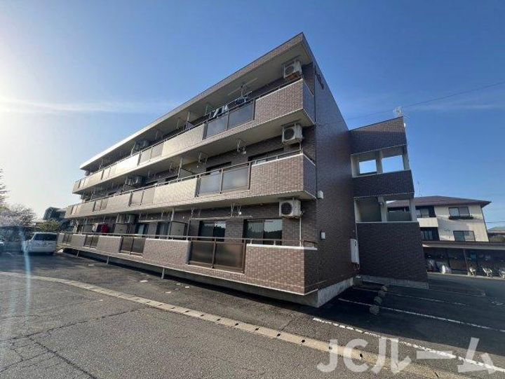 新潟県柏崎市新赤坂２丁目 3階建 築26年9ヶ月