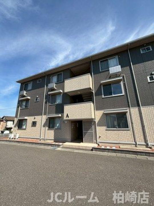 新潟県柏崎市桜木町 3階建 築9年1ヶ月