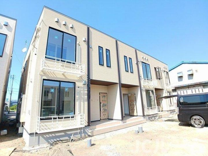 新潟県柏崎市城塚 2階建 