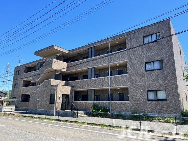 新潟県柏崎市西山町鬼王 3階建 築23年2ヶ月