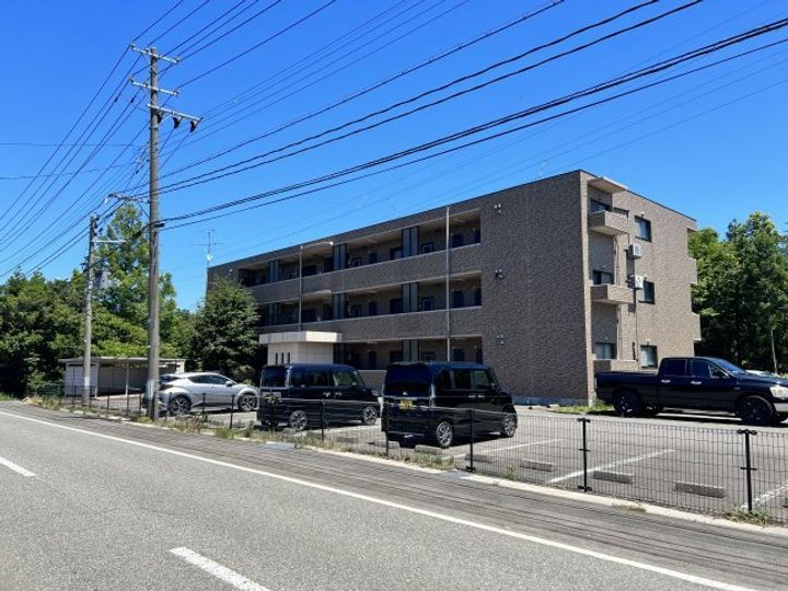 新潟県柏崎市西山町鬼王 3階建 築22年4ヶ月