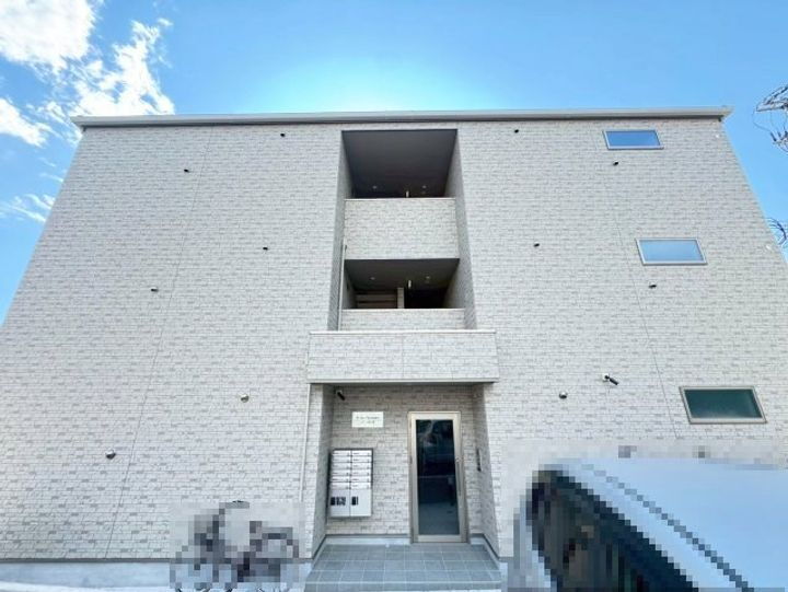 ボヌール緑地公園 3階建