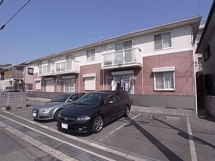 兵庫県芦屋市翠ケ丘町 築27年11ヶ月 2階建