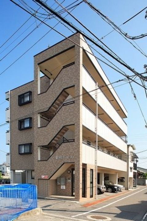 新和パレス 4階建