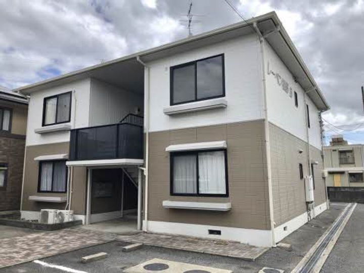 レーベン板野　Ｂ棟？ 2階建