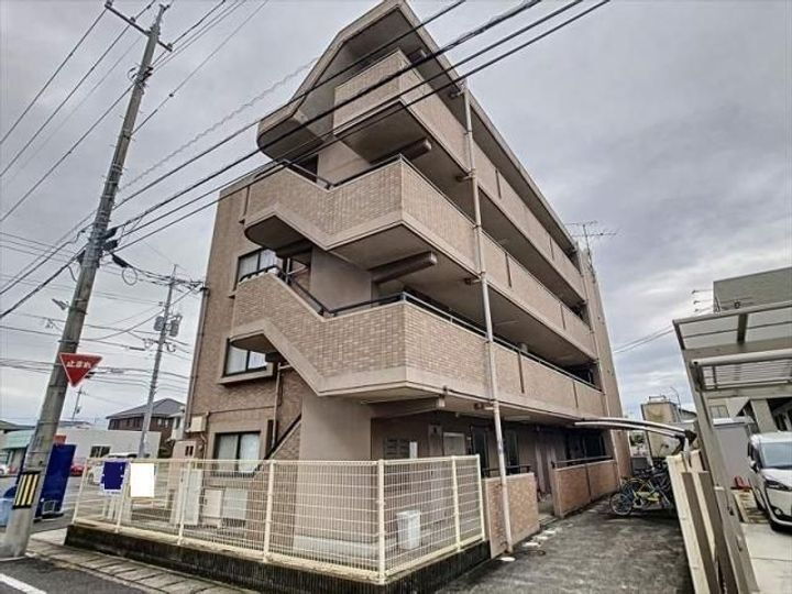 サンガーデン今 4階建