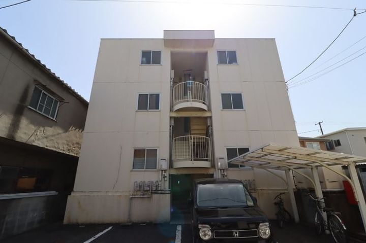 メゾン神田 3階建