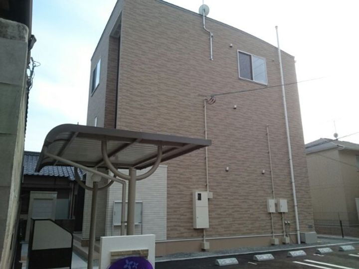 モデッサ　リラ 3階建