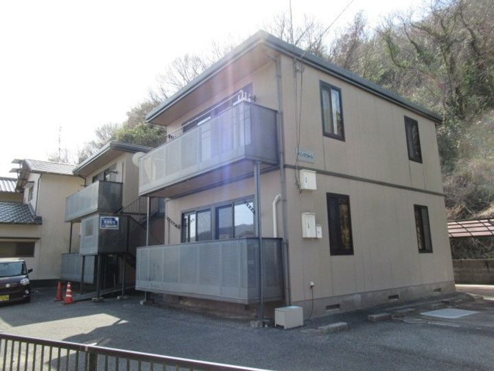 メゾンラフォーレ 2階建