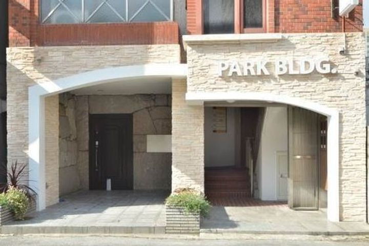 パーク　ビル 5階建