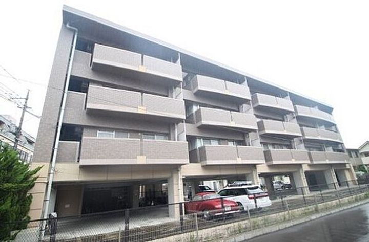 ラ・クール庭瀬 4階建