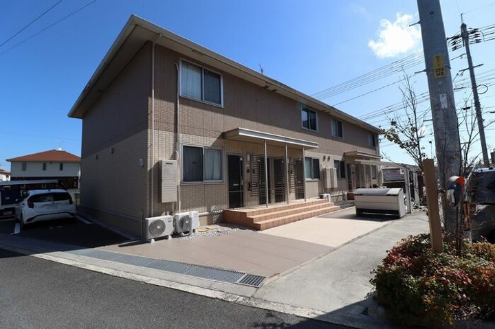 サンヒルズ　 2階建