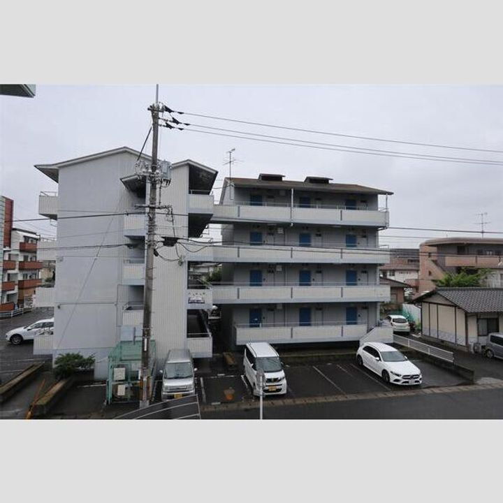 ＤＡＹ　ＭＯＯＮ 4階建
