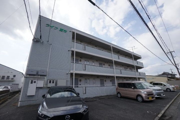 ライフ西市　 3階建