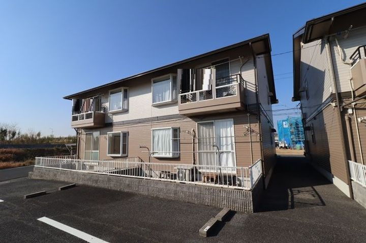 ファミーユメイ　Ｂ棟 2階建