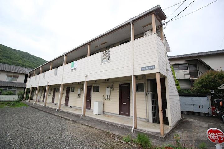 津島サンコーポ 2階建