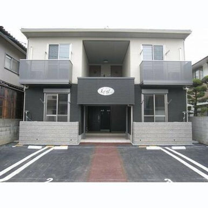 シャーメゾン　リーフ 2階建