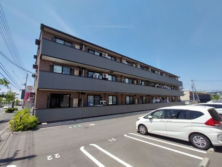 メナージュ今 3階建