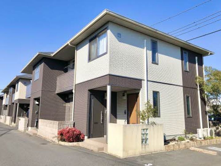 ヴィラージュ　壱番館 2階建