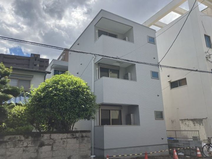 ＲＥＧＡＬＥＳＴ　医大前 3階建