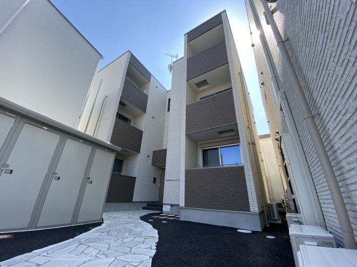 ＲＥＧＡＬＥＳＴ　三波 3階建
