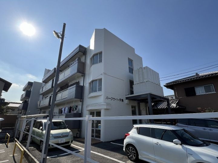 パークサイド伊島 3階建