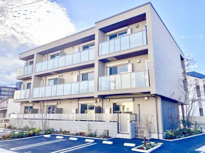 モンターニュ 3階建