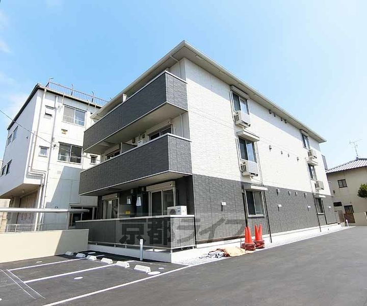 京都府向日市森本町下森本 3階建 築2年10ヶ月