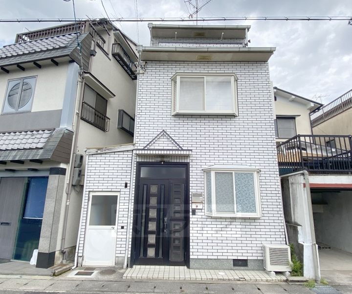 京都府京都市左京区一乗寺花ノ木町 3階建 築35年9ヶ月