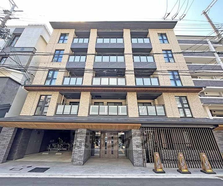 京都府京都市中京区池須町 築2年10ヶ月 5階建