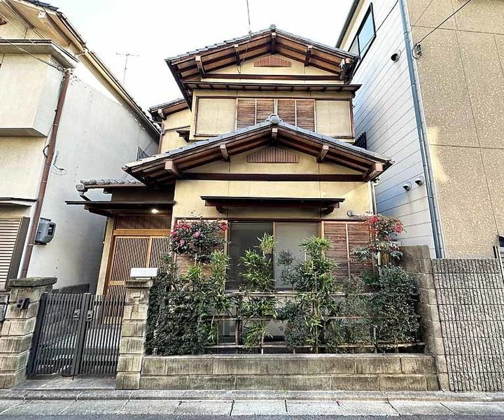 京都府京都市右京区西院坤町 2階建