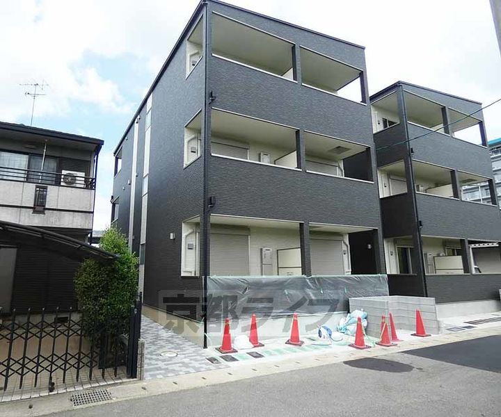 京都府京都市伏見区横大路下三栖山殿 3階建