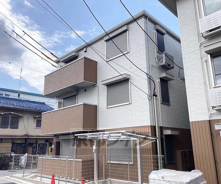 京都府京都市伏見区深草野田町 3階建