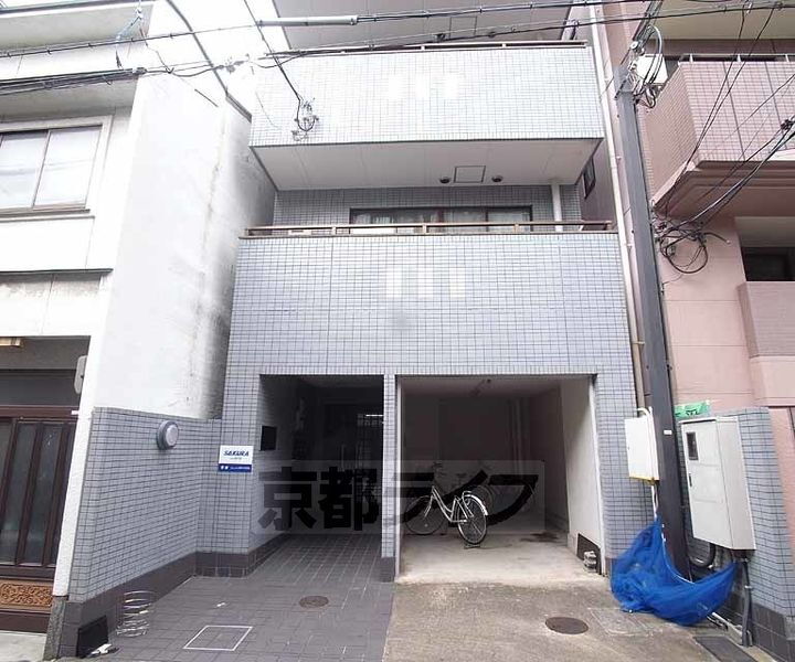 京都府京都市中京区西夷川町 4階建