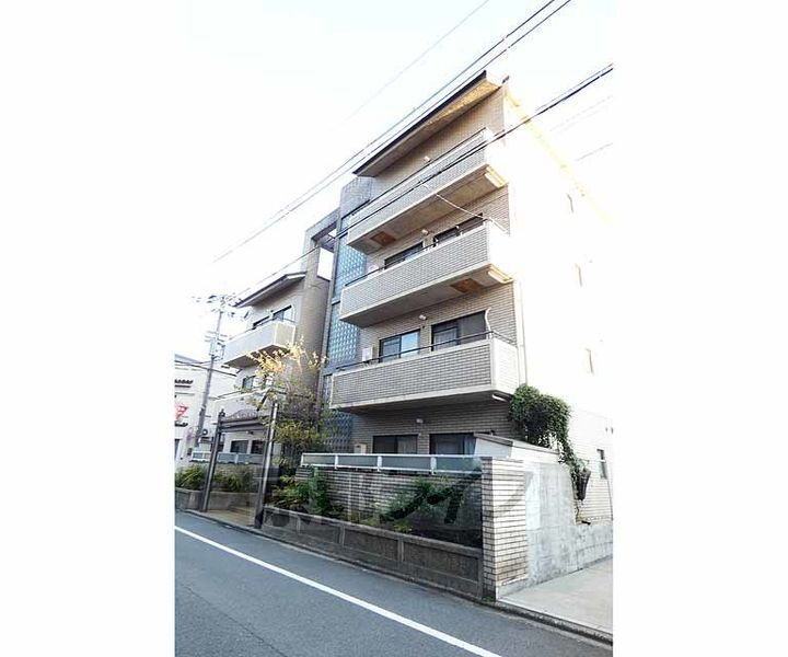 京都府京都市下京区七条御所ノ内本町 4階建