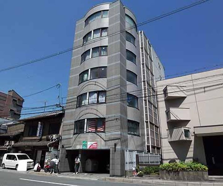 京都府京都市東山区月見町 7階建