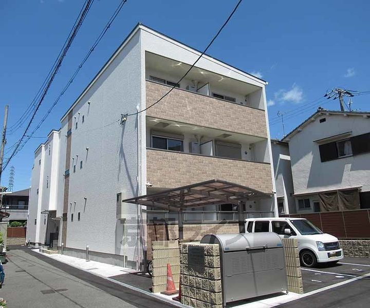 大阪府枚方市春日元町１丁目 3階建