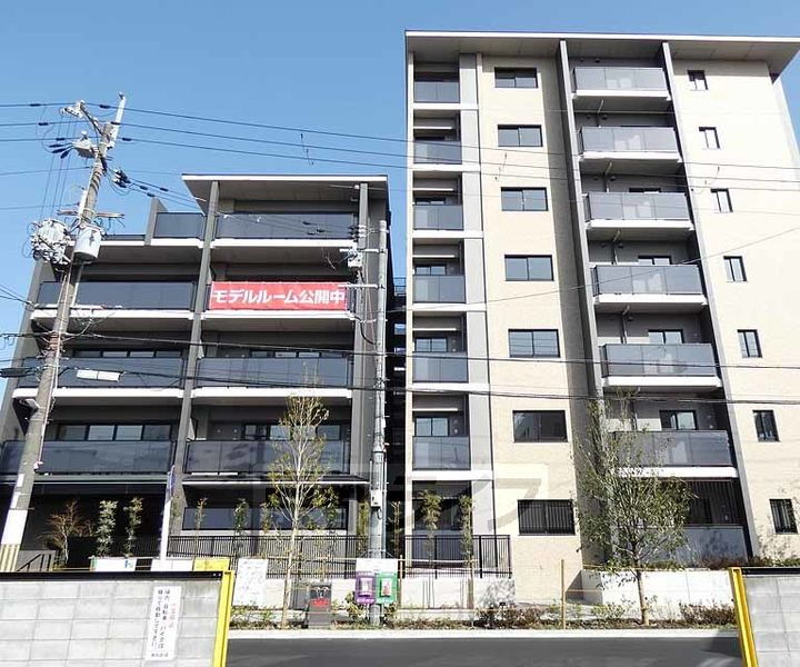 京都府京都市南区唐橋平垣町 7階建