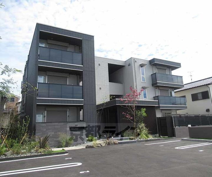 大阪府枚方市楠葉野田１丁目 3階建
