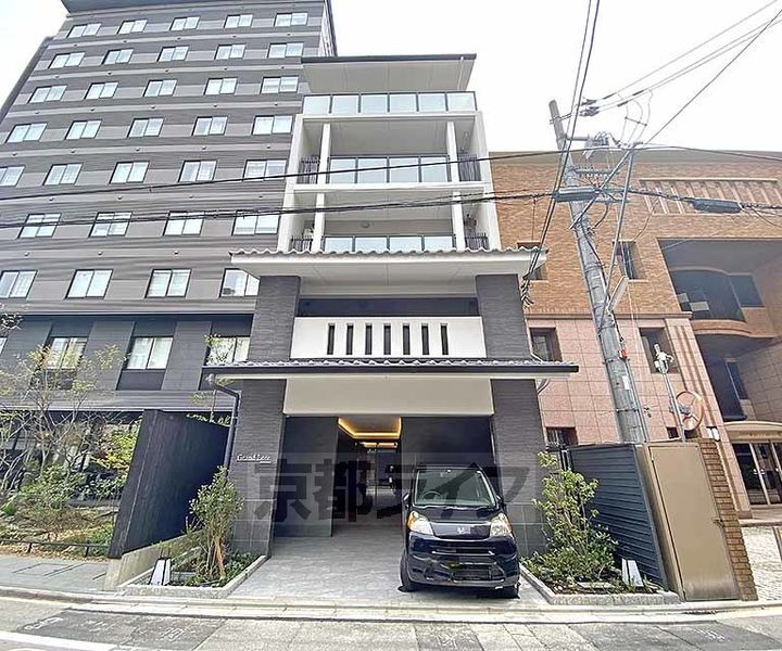 京都府京都市中京区上白山町 5階建 