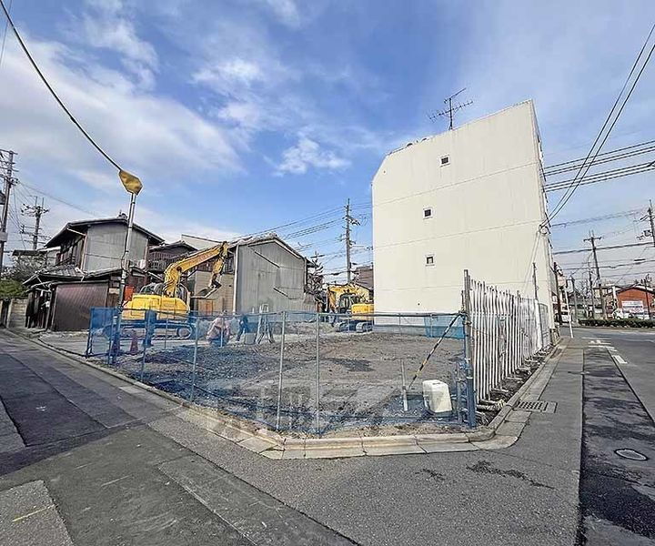 京都府京都市中京区西ノ京北円町 3階建